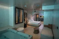Royal Hotel and Suites - Romantic