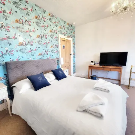 Kings' House Hotels in Douglas