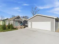 Cozy Lakeside Cottage for Families and Fun Seekers. Game room - Large Soaker Tub Hotels in Lewis