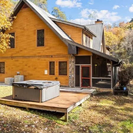 Luxury Creekside Lodge with Hot Tub & Game Room, Great for Large Groups!