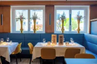 Schlosshof SÜDTIROL – Hotel & Camping Resort - breakfast