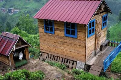 メズラ・ドガル・ダーエヴレリ のホテル