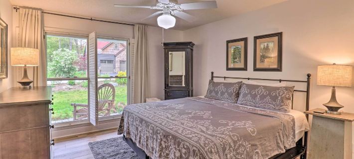 Highlands Cottage w/ Sunroom ~ 1 Mile to Downtown! Hotels in Highlands