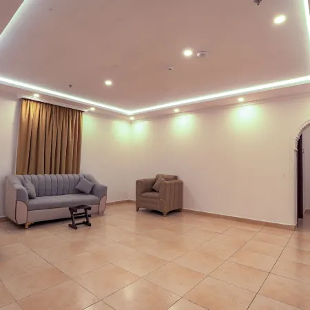 MG Crown Hotel 1 Отели рядом с достопримечательностью «Гора Ухуд»