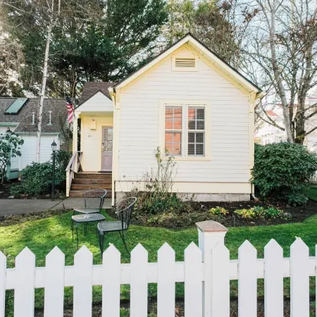 Cottage Nine in Jacksonville Отели в г. Джексонвилл