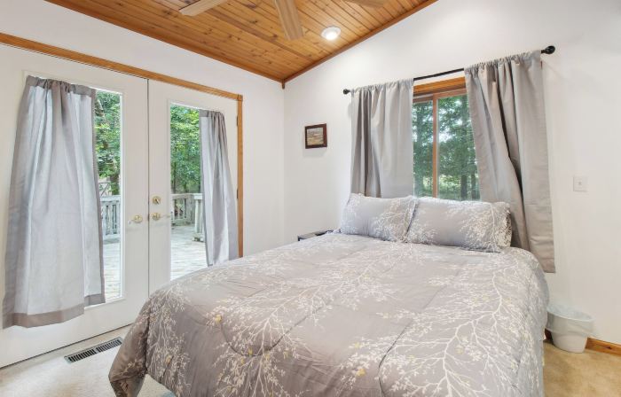 Serene Yellville Retreat w/ Hot Tub on 85 Acres