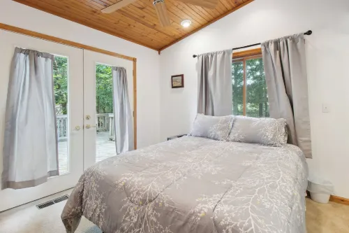 Serene Yellville Retreat w/ Hot Tub on 85 Acres - 3-Star