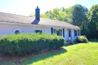 Near Detroit Metro Area New Baltimore Home! - Homestays