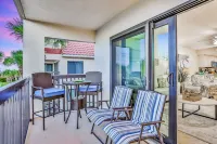 Dreamy Oasis on the Beach With Balcony, Pools, gym & Ocean View - Dog-friendly