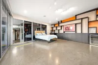 Striking Luxury Home With Garden & BBQ