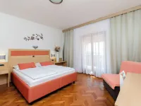 Apartments Mirjana B Hotéis em Rab