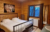圍繞熱水浴缸的雅緻小屋在奧代涅