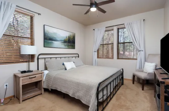 Cardinal Landing Cabin in Torreon w/AC, Furnished Deck, Grill & Firepit