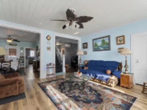Pet-friendly Historic 4BR Home in Illinois Hotels in Henry County