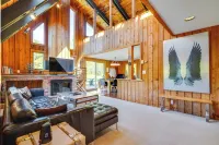 Stratton Shuttle Access! Vermont Mountain Hideaway - 3-Star