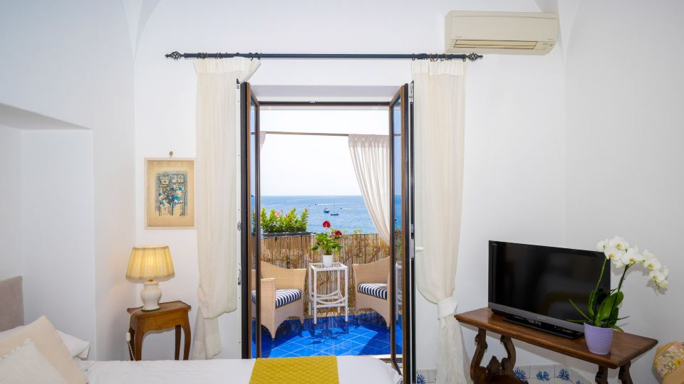Charming Panoramic Suite in the Center of Positano