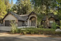 Large 2 Story Home; Walk 2Lake, Enclosed Backyd w Running Stream; Dog Friendly!