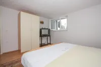 Apartments Zana - Parking