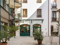 La Cour du 6 Hotels near Eglise St-Maurice