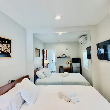 Adorable 1 bedroom mins away to NYC in Teaneck Hotels in Teaneck