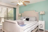 Green Belt cul-de-sac with hiking trail in the heart of the city. 5 Miles -DFW