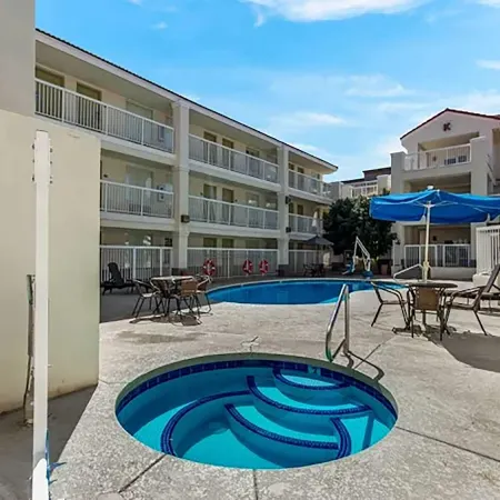Baymont Inn & Suites by Wyndham Tempe University/Phoenix Отели в г. Темпе