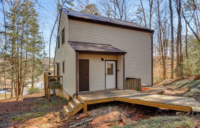 Lake Keowee Family Retreat w/ Private Dock