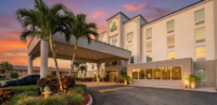 Holiday Inn Express & Suites COCOA BEACH by IHG