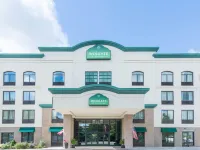 Wingate by Wyndham Niagara Falls Hotels near Nikola Tesla Statue
