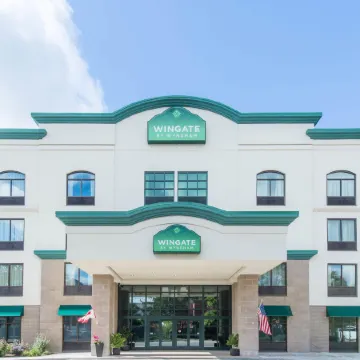 Wingate by Wyndham Niagara Falls Отели рядом с достопримечательностью «Подковообразный водопад»