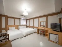 GAIA HOTEL Hotels near منتزه سامدا