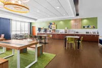 Spark by Hilton Shawnee - 3-Star