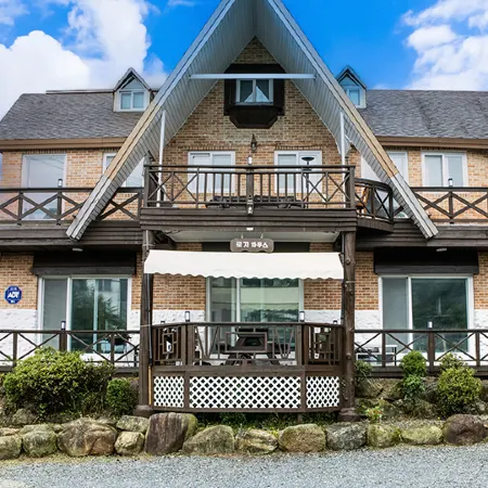 Pyeongchang Lodge House Отели рядом с достопримечательностью «Лыжный курорт Феникс Парк»