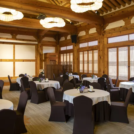 Hanok Stay Namwonyechon by Kensington