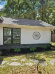 Teacup Cottage in the Heart of Historic Summerville