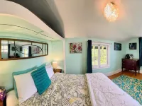 Shabby Chic Waterfront Retreat Serene Low Bank Waterfront Home w/ Gas Fire Pit. Hotels in Vashon