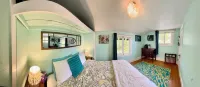 Shabby Chic Waterfront Retreat Serene Low Bank Waterfront Home w/ Gas Fire Pit.