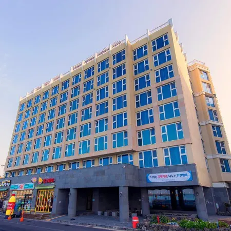 Ebenezer Hotel Отели рядом с достопримечательностью «Пляж Хамдеок»