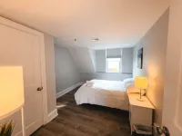 Water Access 5-Bed 2-Bath Retreat - 3-Star