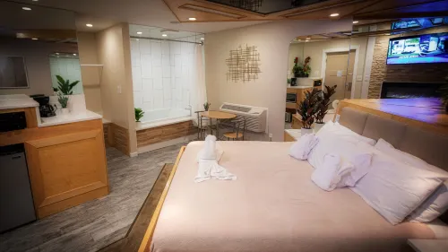 Sybaris Pool Suites