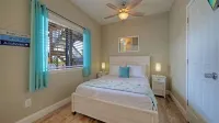 Sea Gypsy by Avantstay 1Br Coastal Condo + Shared Pool Short Walk to Beach + Mins to Port A - Homestays