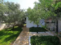 House Kia Hotels in Preko
