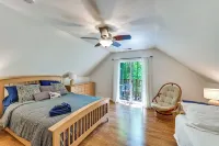 Coloma Winter & Fall Retreat w/ Fireplace - Beach