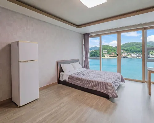 Yeosu Janggun Island Pension Отели рядом с достопримечательностью «Мост Тольсан»