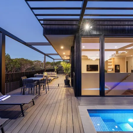 The Luxe Seabreeze Heated Pool Spa Cinema