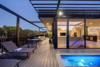 The Luxe Seabreeze Heated Pool Spa Cinema - Boutique