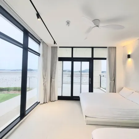 Daebudo Comma Pool Villa