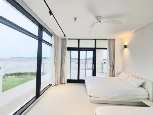 Daebudo Comma Pool Villa