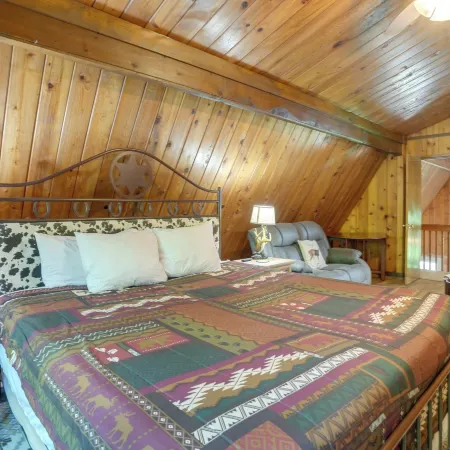 Cozy Cabin Near Massanutten Resort and Water Park!