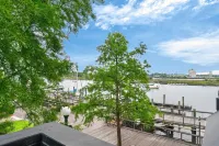 River Room Getaway On Front Street - Suite C 1 Bedroom Apts